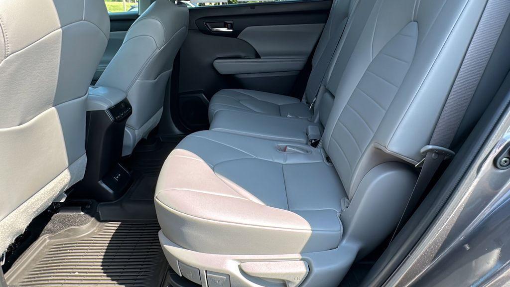 used 2022 Toyota Highlander Hybrid car, priced at $35,300