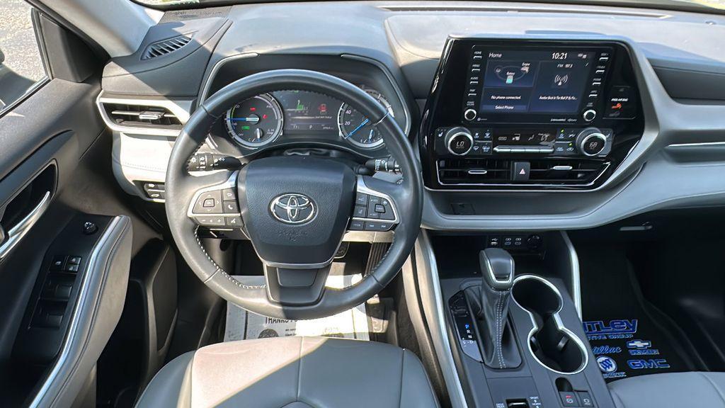 used 2022 Toyota Highlander Hybrid car, priced at $35,300