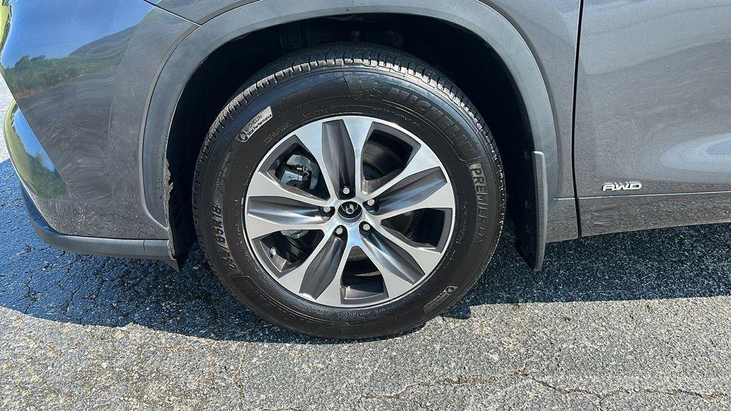 used 2022 Toyota Highlander Hybrid car, priced at $35,300