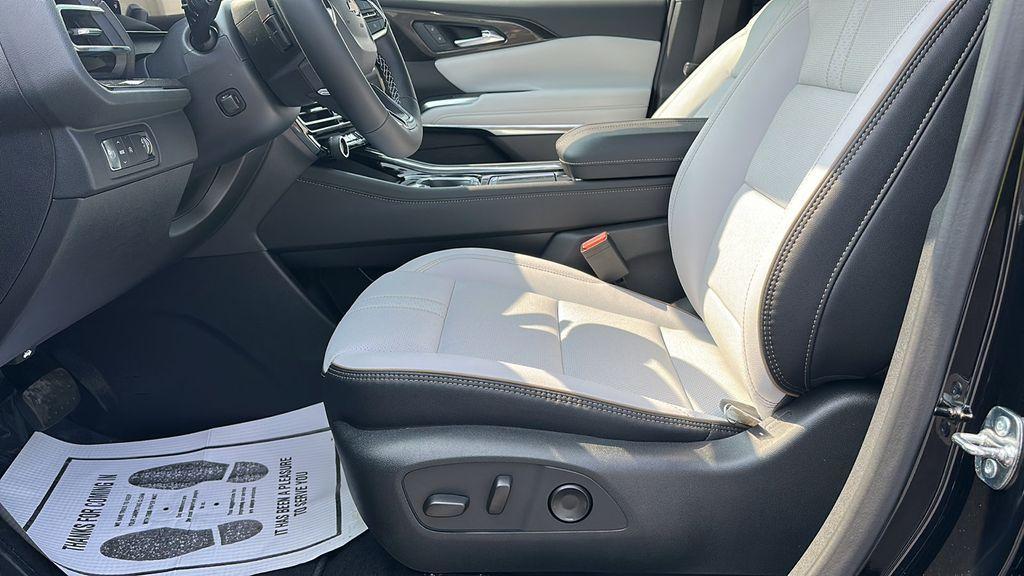 new 2025 Chevrolet Traverse car, priced at $51,295