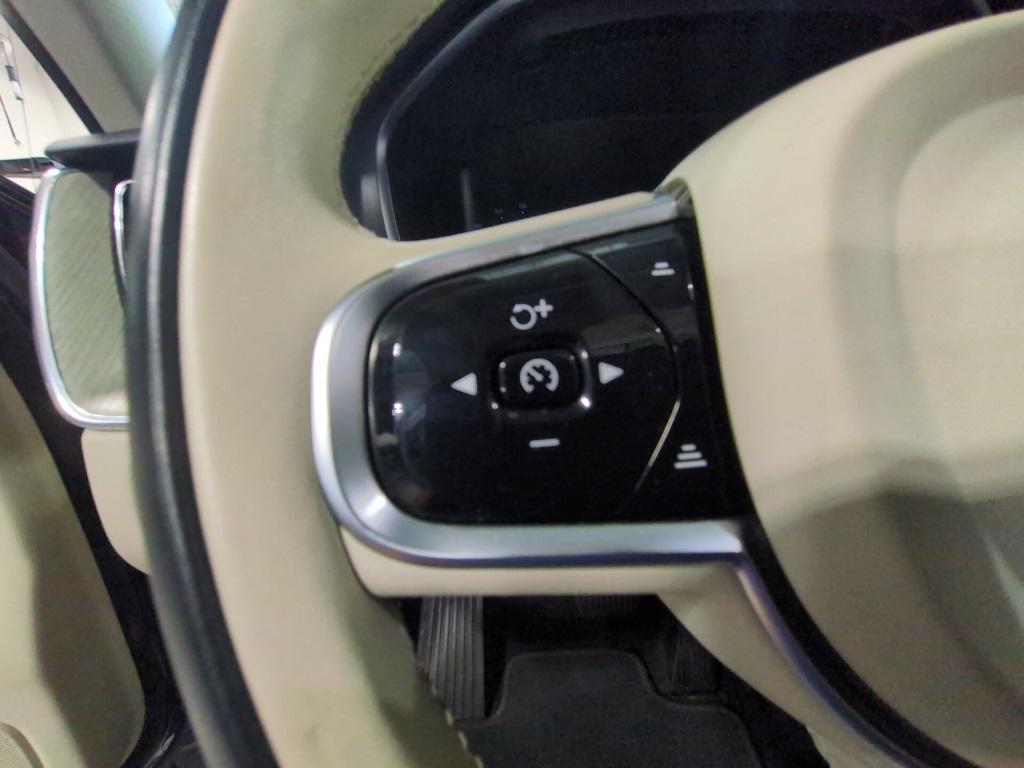 used 2023 Volvo XC60 Recharge Plug-In Hybrid car, priced at $32,945