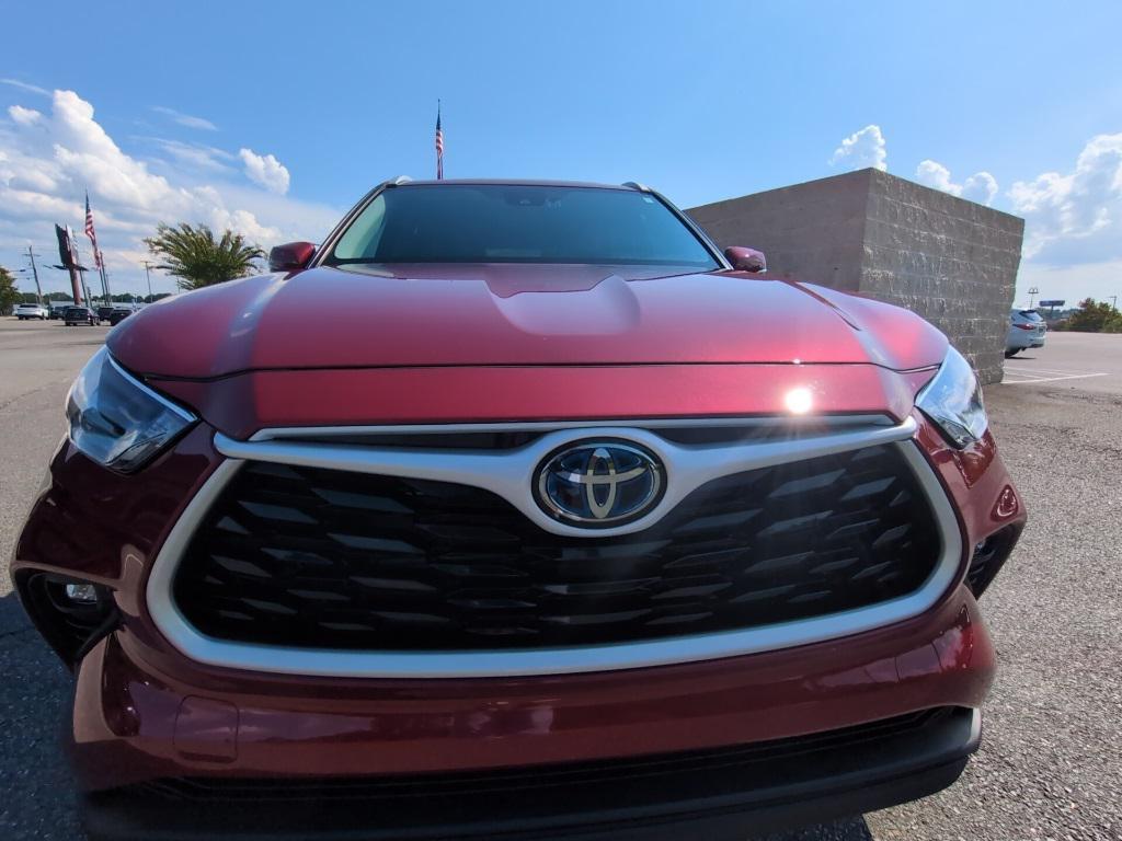 used 2024 Toyota Highlander Hybrid car, priced at $45,262