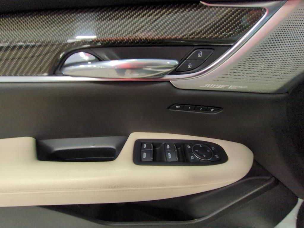 used 2022 Cadillac XT6 car, priced at $34,728