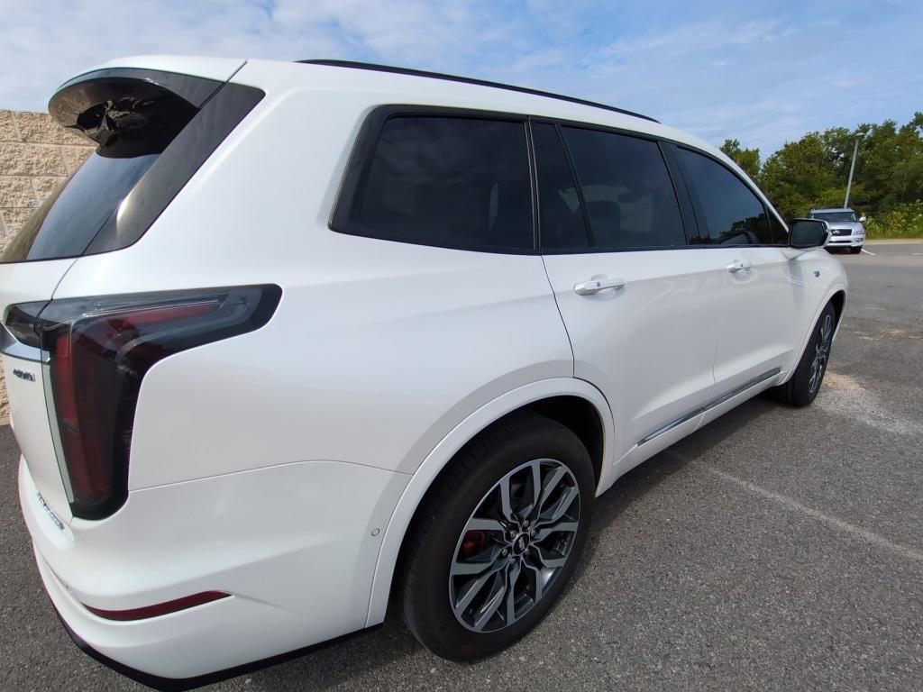 used 2022 Cadillac XT6 car, priced at $34,728