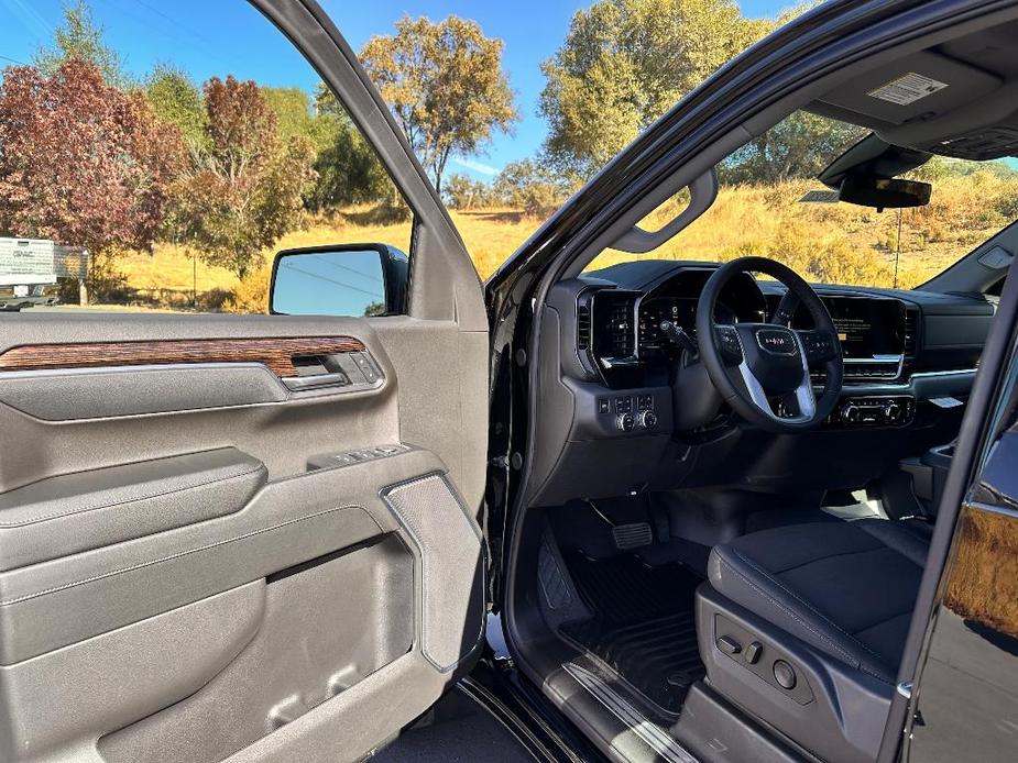 new 2025 GMC Sierra 1500 car, priced at $56,050