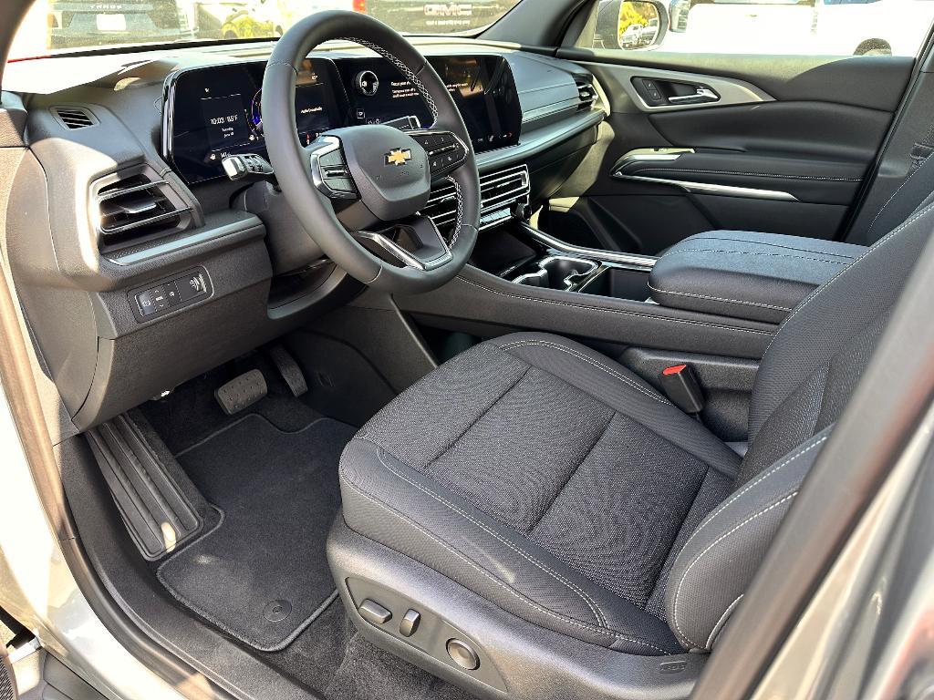 new 2025 Chevrolet Traverse car, priced at $42,160