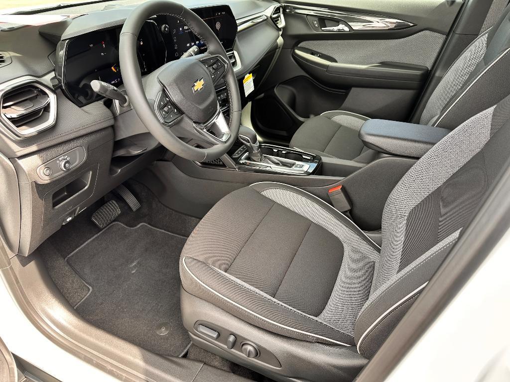 new 2025 Chevrolet TrailBlazer car, priced at $30,359
