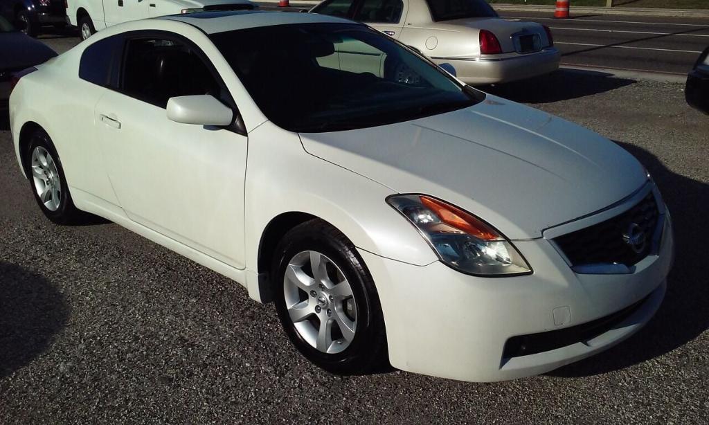 used 2009 Nissan Altima car, priced at $4,588