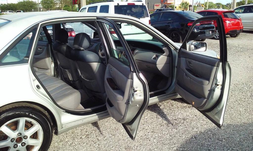 used 2001 Toyota Avalon car, priced at $2,288