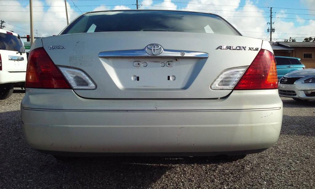 used 2001 Toyota Avalon car, priced at $2,288