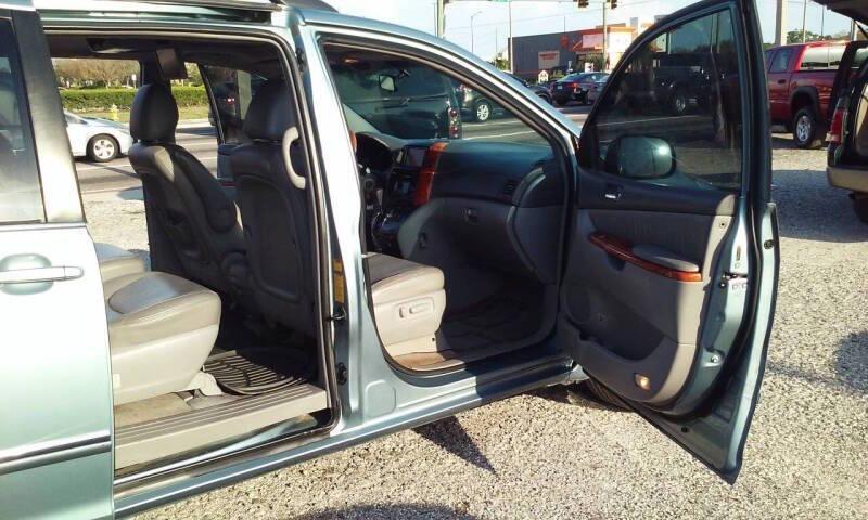 used 2009 Toyota Sienna car, priced at $4,488