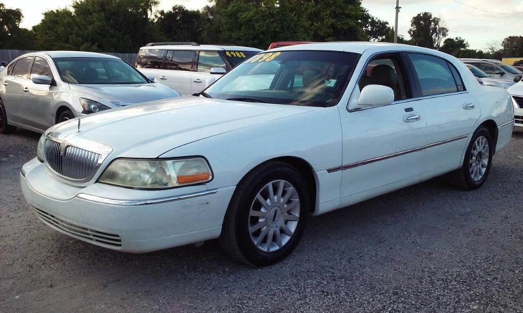 used 2007 Lincoln Town Car car, priced at $1,898