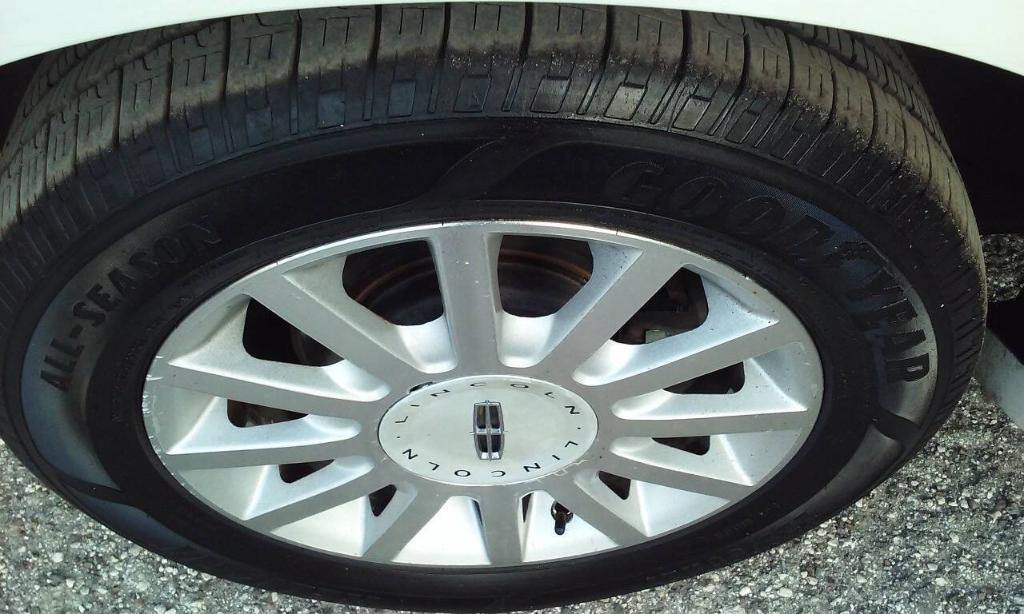 used 2007 Lincoln Town Car car, priced at $1,898