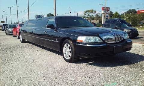 used 2007 Lincoln Town Car car, priced at $8,988