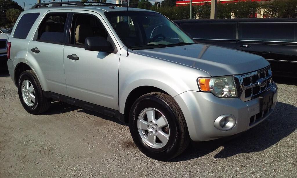 used 2009 Ford Escape car, priced at $3,988