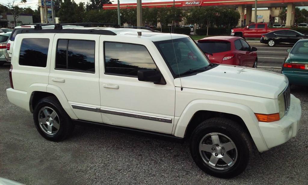 used 2010 Jeep Commander car, priced at $3,488