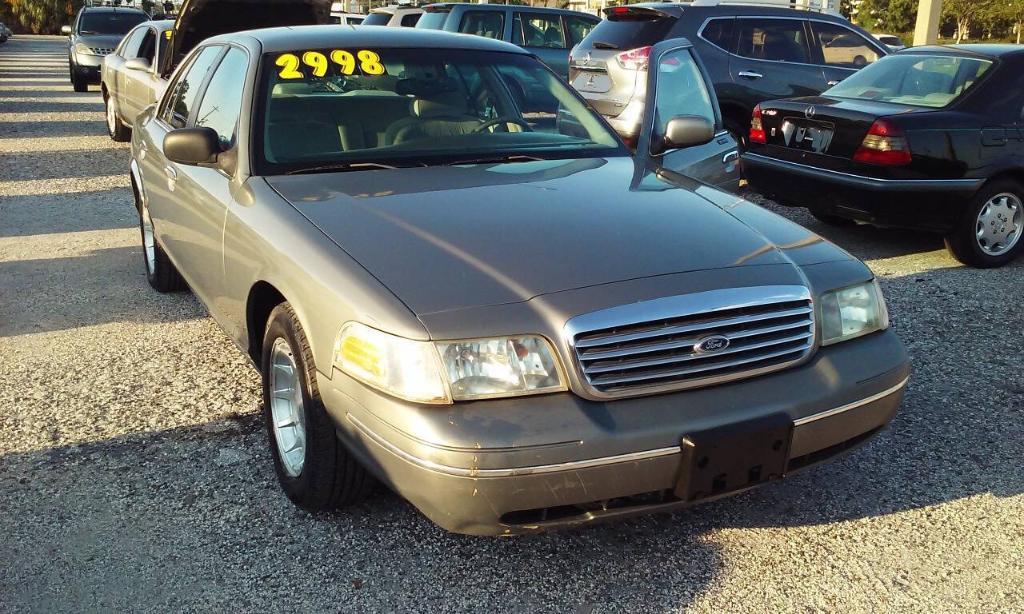 used 1998 Ford Crown Victoria car, priced at $2,998