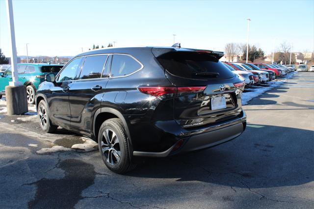 used 2022 Toyota Highlander car, priced at $37,150