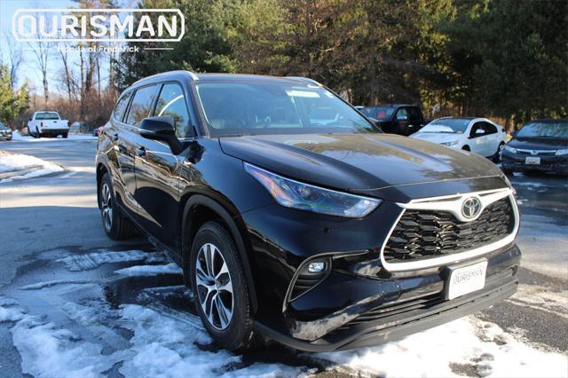 used 2022 Toyota Highlander car, priced at $37,150