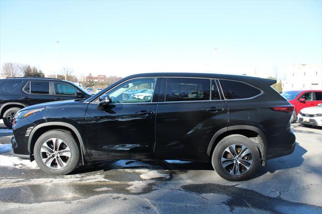 used 2022 Toyota Highlander car, priced at $37,150