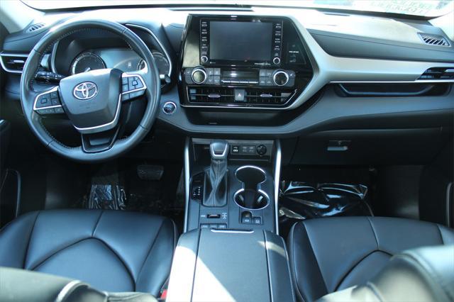 used 2022 Toyota Highlander car, priced at $37,150