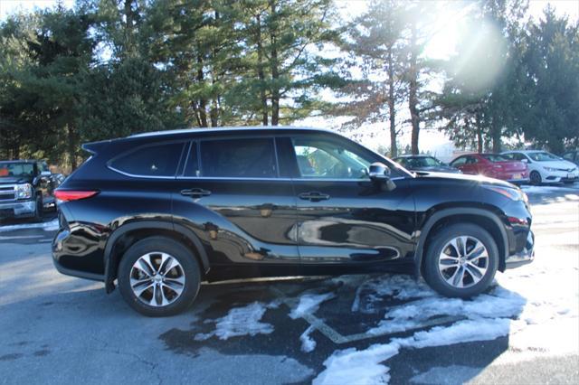 used 2022 Toyota Highlander car, priced at $37,150