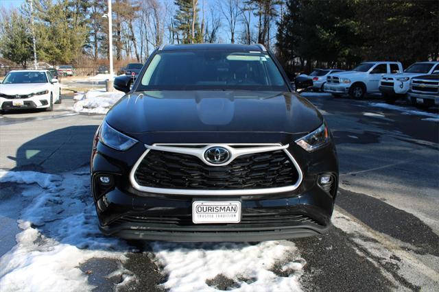 used 2022 Toyota Highlander car, priced at $37,150