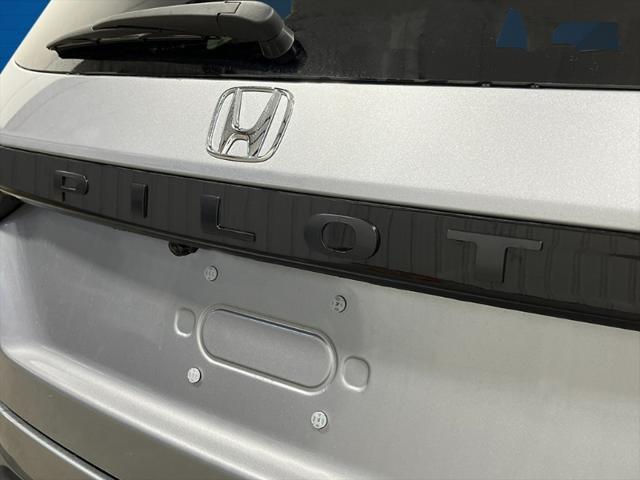 new 2025 Honda Pilot car, priced at $50,795