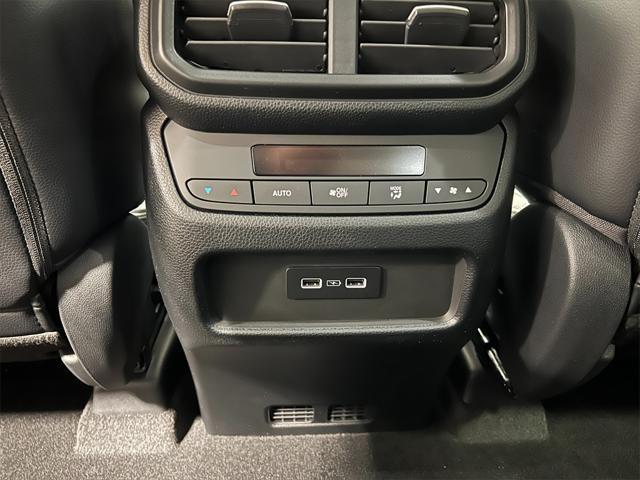 new 2025 Honda Pilot car, priced at $47,800