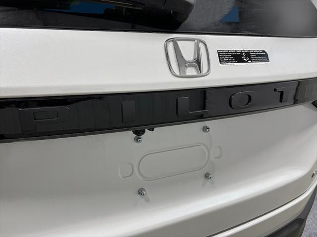 new 2025 Honda Pilot car, priced at $54,985