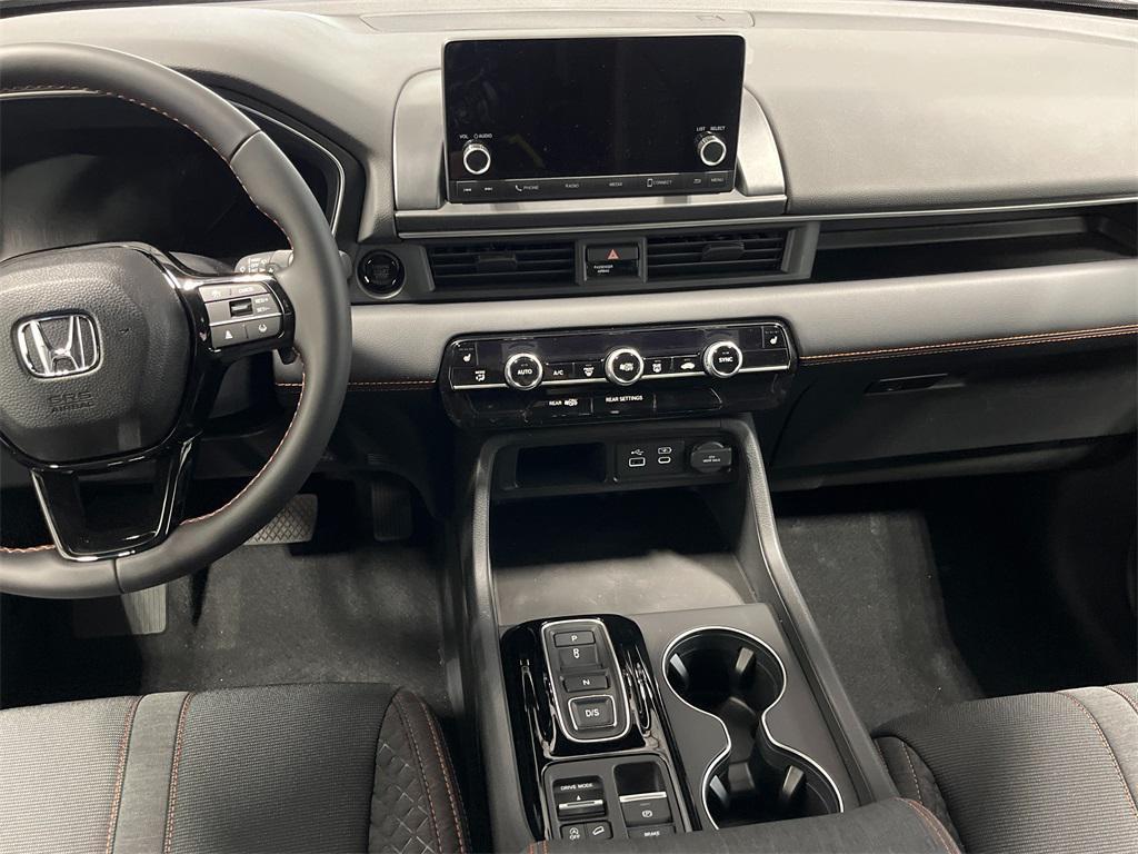 new 2025 Honda Pilot car, priced at $43,795