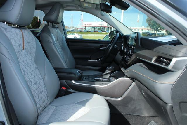 used 2022 Toyota Highlander Hybrid car, priced at $35,990