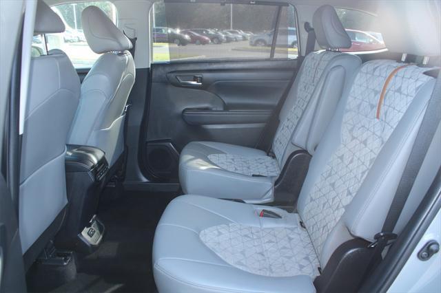 used 2022 Toyota Highlander Hybrid car, priced at $35,990