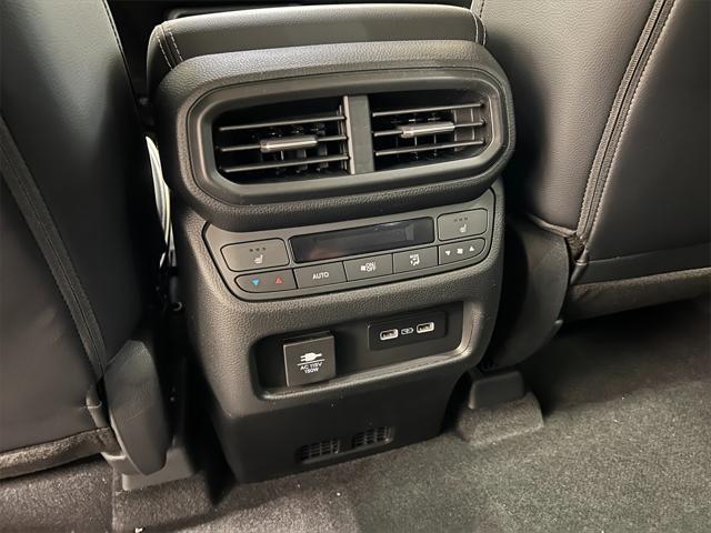 new 2025 Honda Pilot car, priced at $55,975