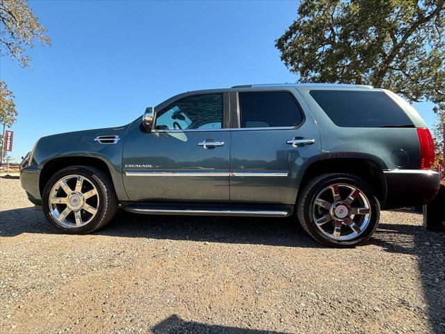 used 2010 Cadillac Escalade car, priced at $13,495