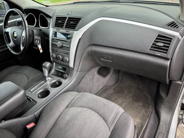 used 2010 Chevrolet Traverse car, priced at $9,995