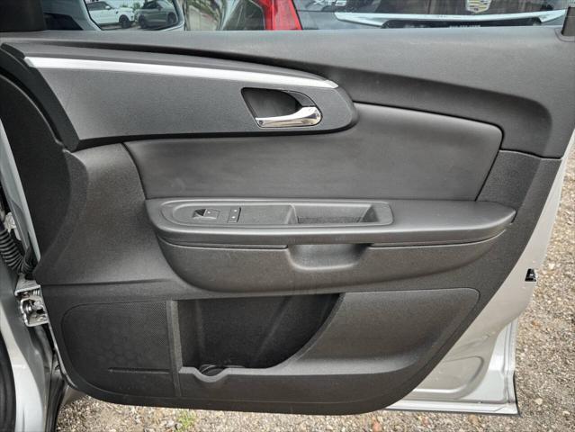 used 2010 Chevrolet Traverse car, priced at $9,995