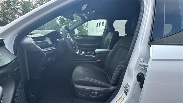 new 2025 Jeep Grand Cherokee L car, priced at $44,158