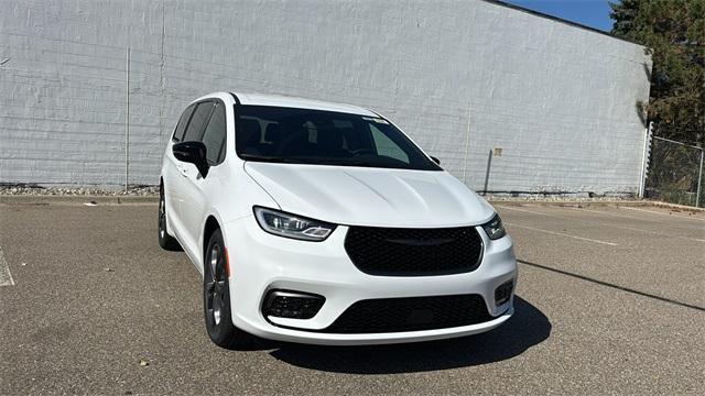 new 2026 Chrysler Pacifica car, priced at $42,631