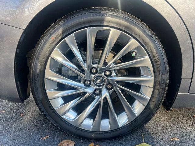 used 2019 Lexus ES 300h car, priced at $24,000