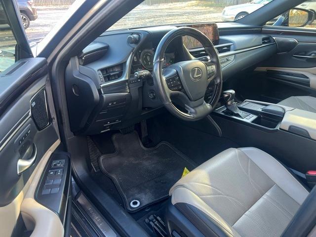 used 2019 Lexus ES 300h car, priced at $24,000