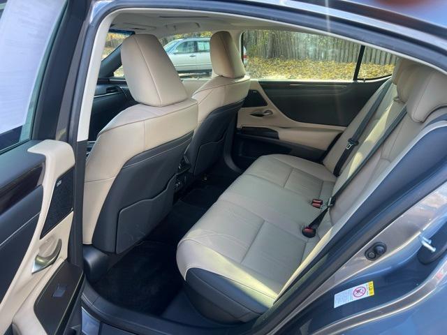 used 2019 Lexus ES 300h car, priced at $24,000