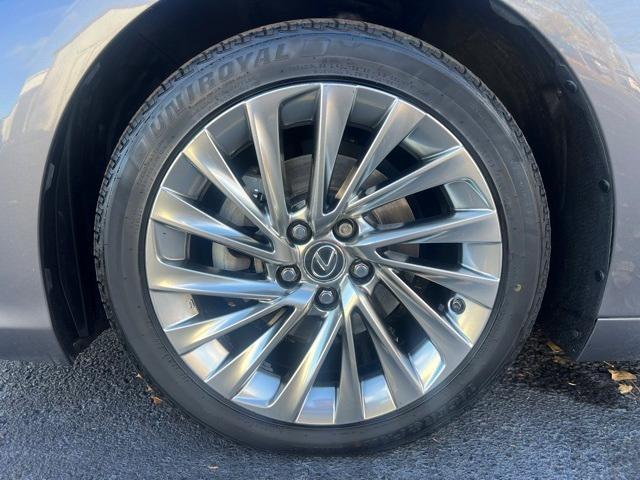 used 2019 Lexus ES 300h car, priced at $24,000