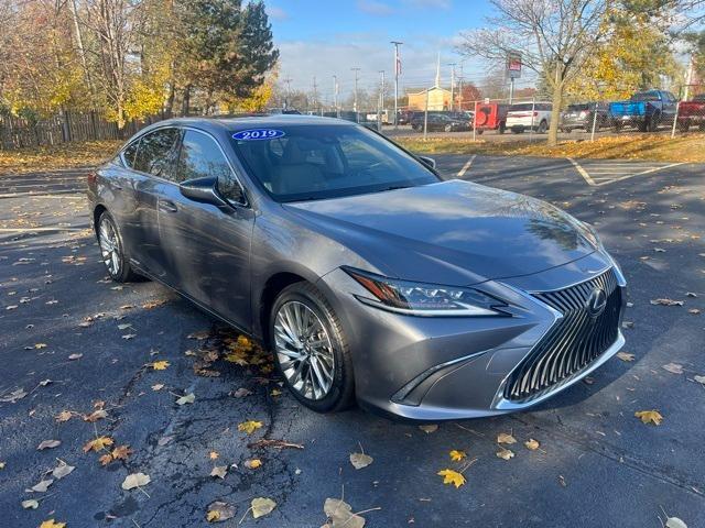 used 2019 Lexus ES 300h car, priced at $24,000