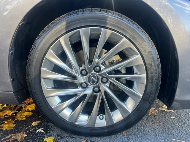 used 2019 Lexus ES 300h car, priced at $24,000