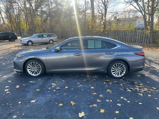 used 2019 Lexus ES 300h car, priced at $24,000