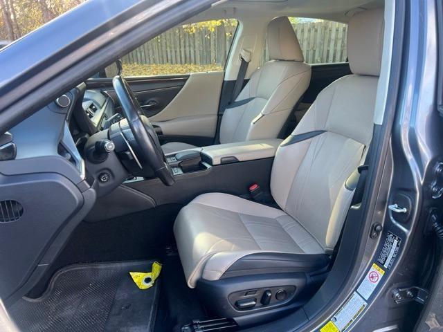 used 2019 Lexus ES 300h car, priced at $24,000