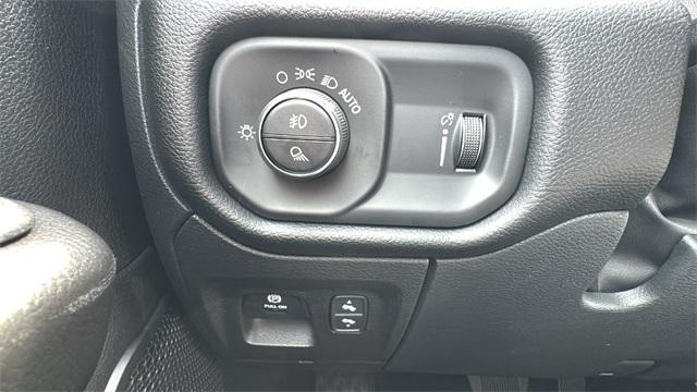 new 2025 Ram 1500 car, priced at $46,432