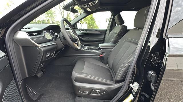 new 2025 Jeep Grand Cherokee car, priced at $42,972