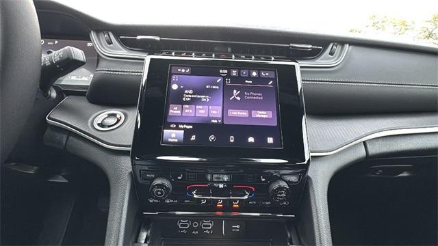 new 2025 Jeep Grand Cherokee car, priced at $42,972